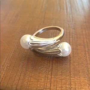 Double pearl ring **fashion jewelry**